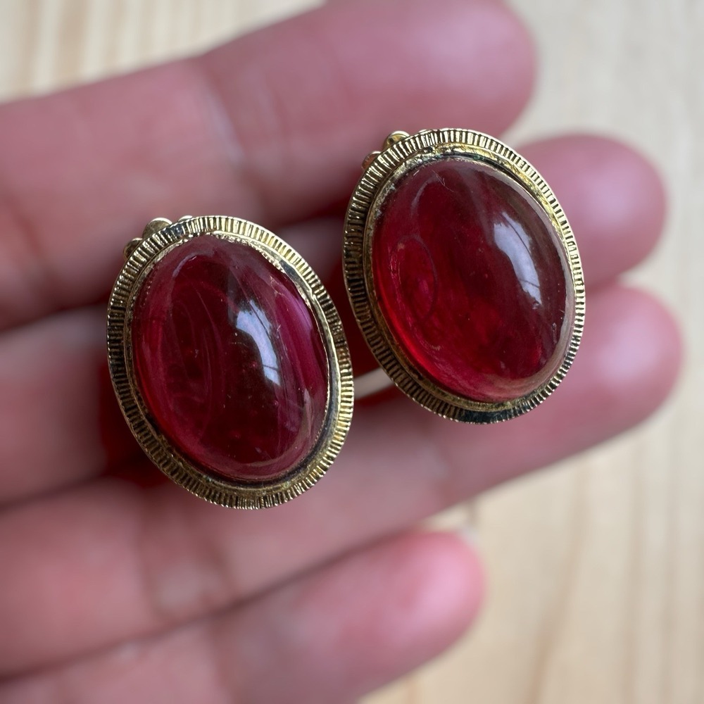 Vintage Clip Earrings 0.9 Inch Red Gripoix Glass Domed Cabochon Gold Plate Mogul
